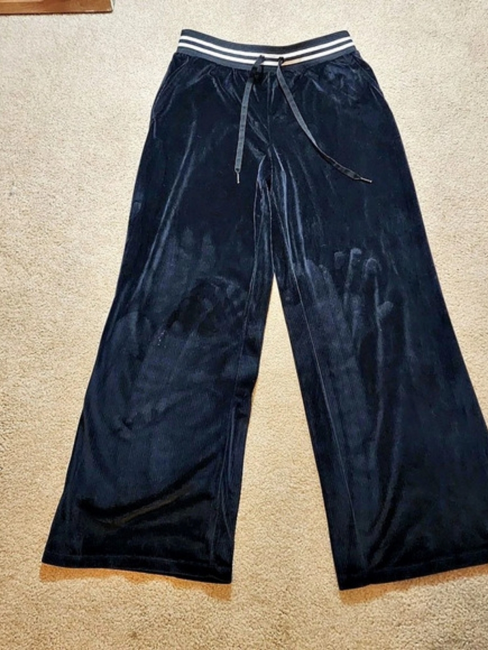 Victoria's Secret Wide Leg Velour Pants in Black Size Medium